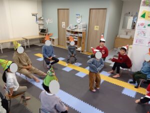 クリスマスバスケットを楽しむ様子