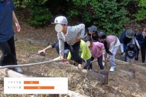 アスレチックに挑戦する様子